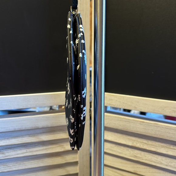 Kate Spade ♠️ Wristlet, Daisy Print.8x5.5, EUC, NCO - Picture 4 of 5